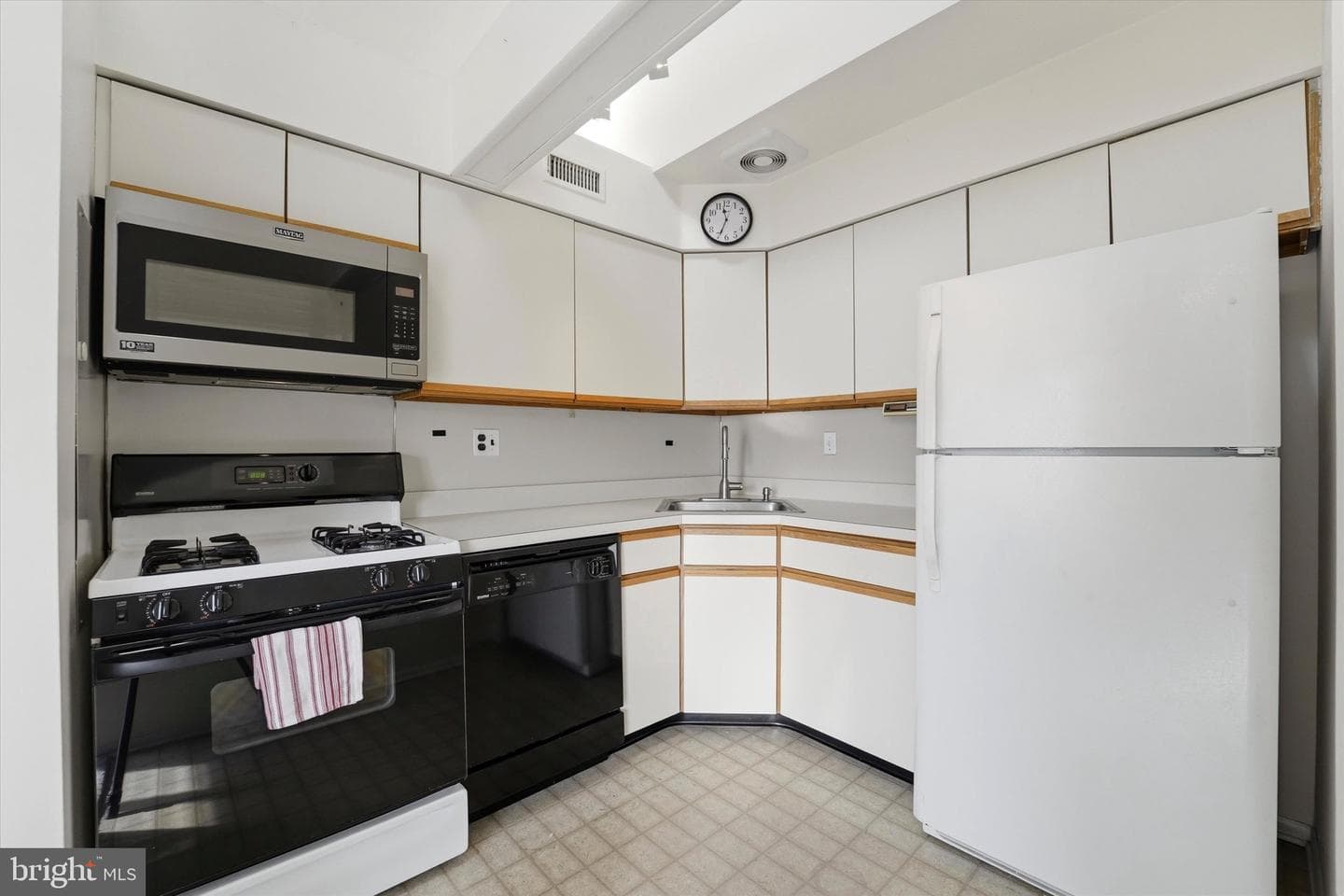 9510 James Street #b photo 2