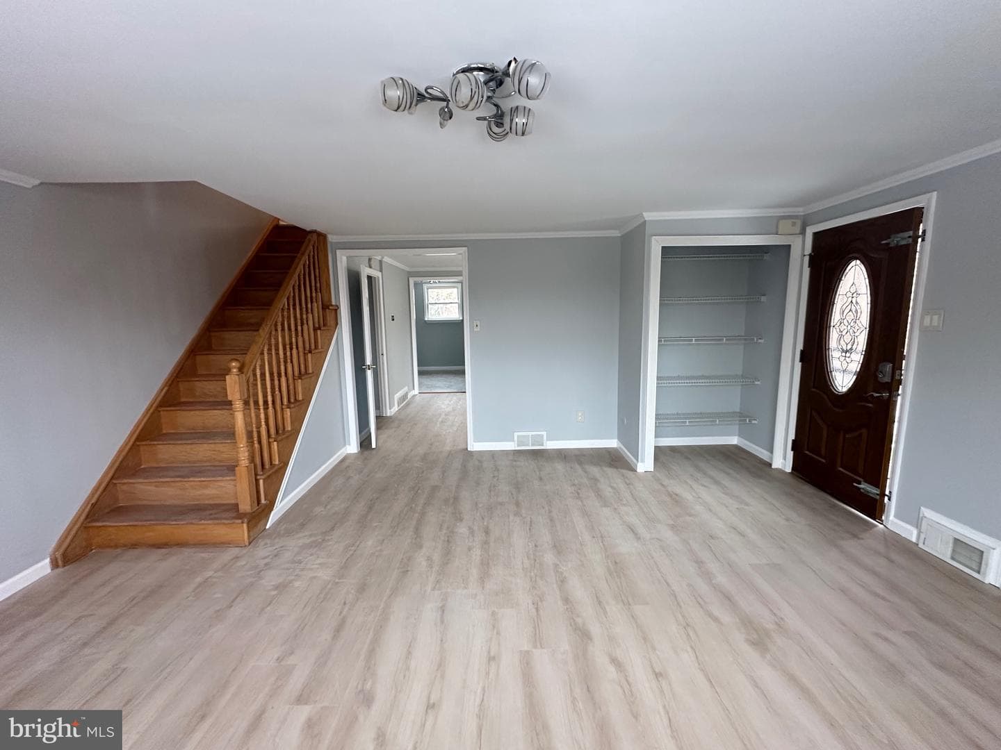 346 Ridgeway Place photo 4