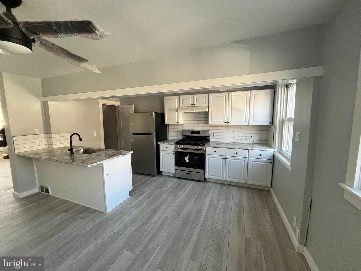 6853 Sylvester Street photo 2