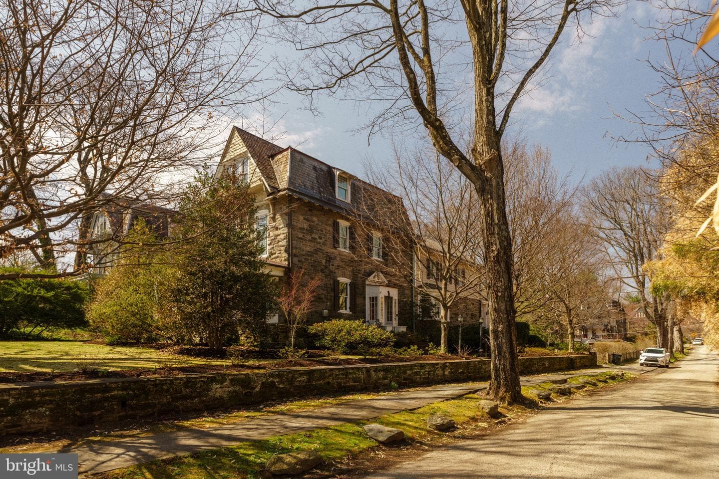 319 W Mermaid Lane