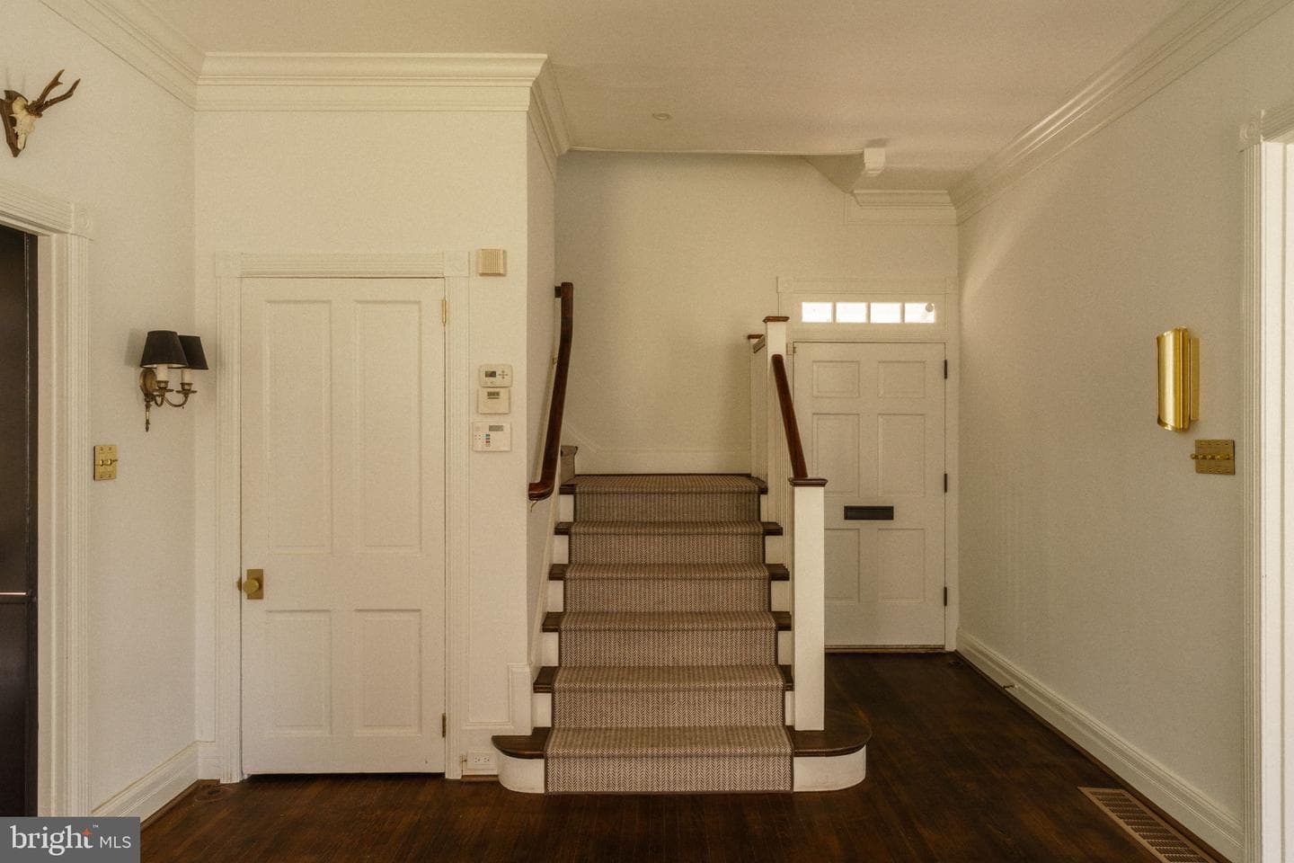 319 W Mermaid Lane photo 8