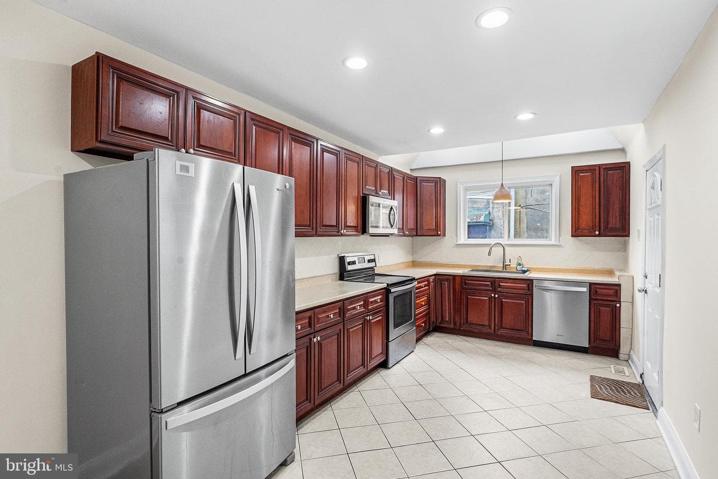 1538 Tasker Street photo 8
