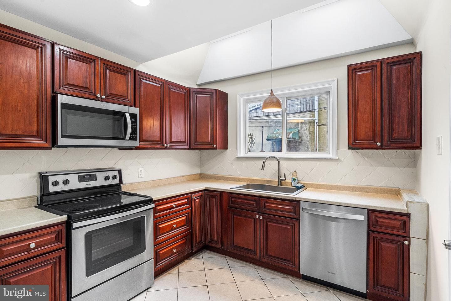 1538 Tasker Street photo 9