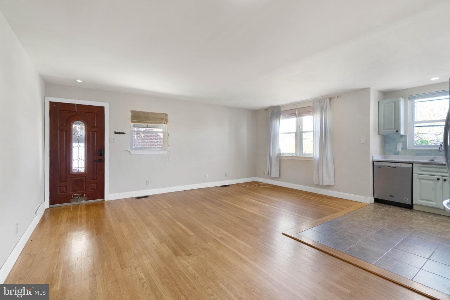 7847 Brous Avenue photo 4