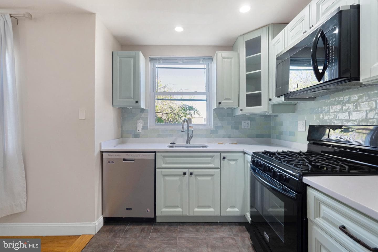 7847 Brous Avenue photo 9