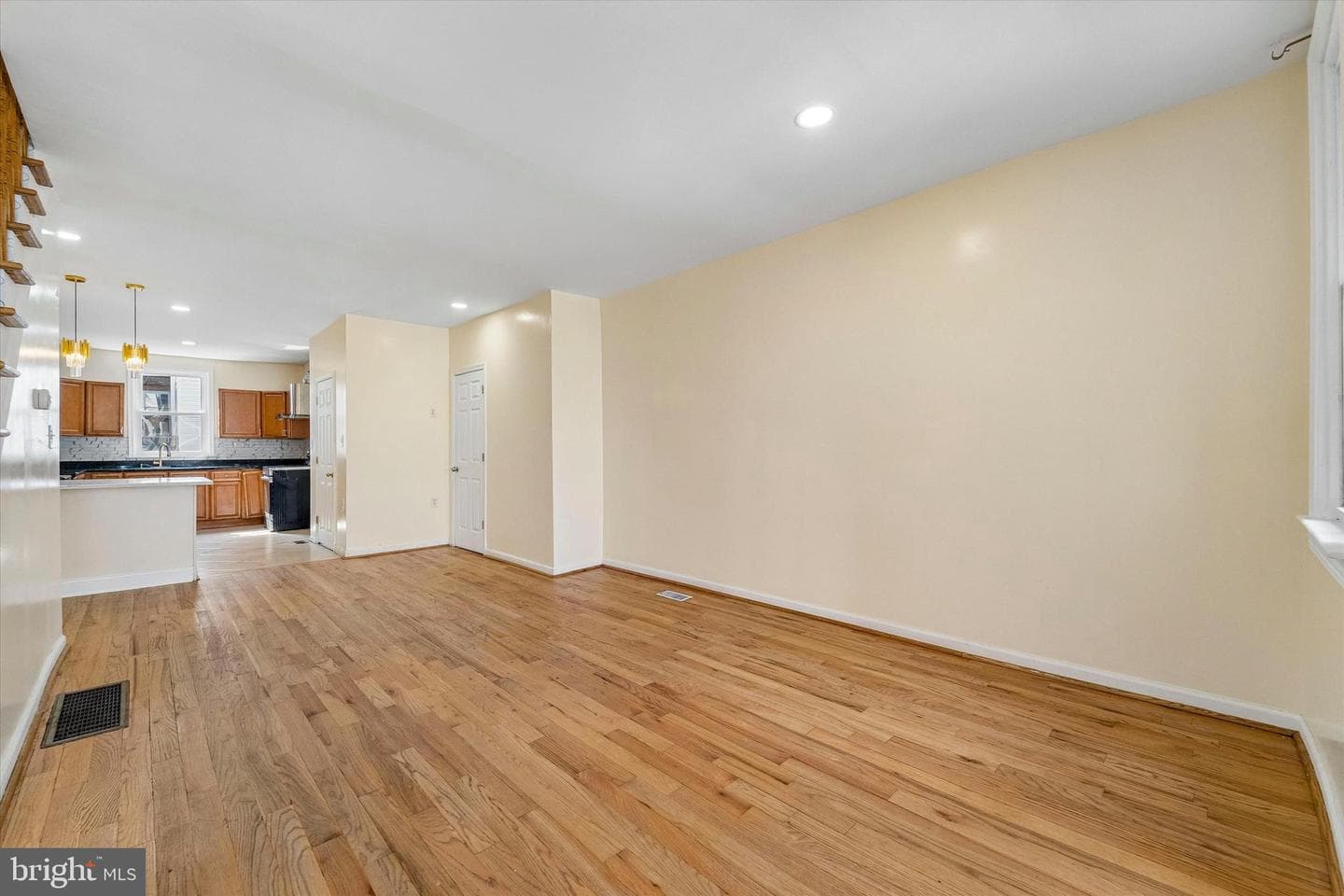 344 E Sheldon Street photo 8