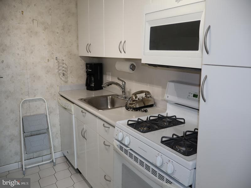 604 S Washington Square #2411 photo 12