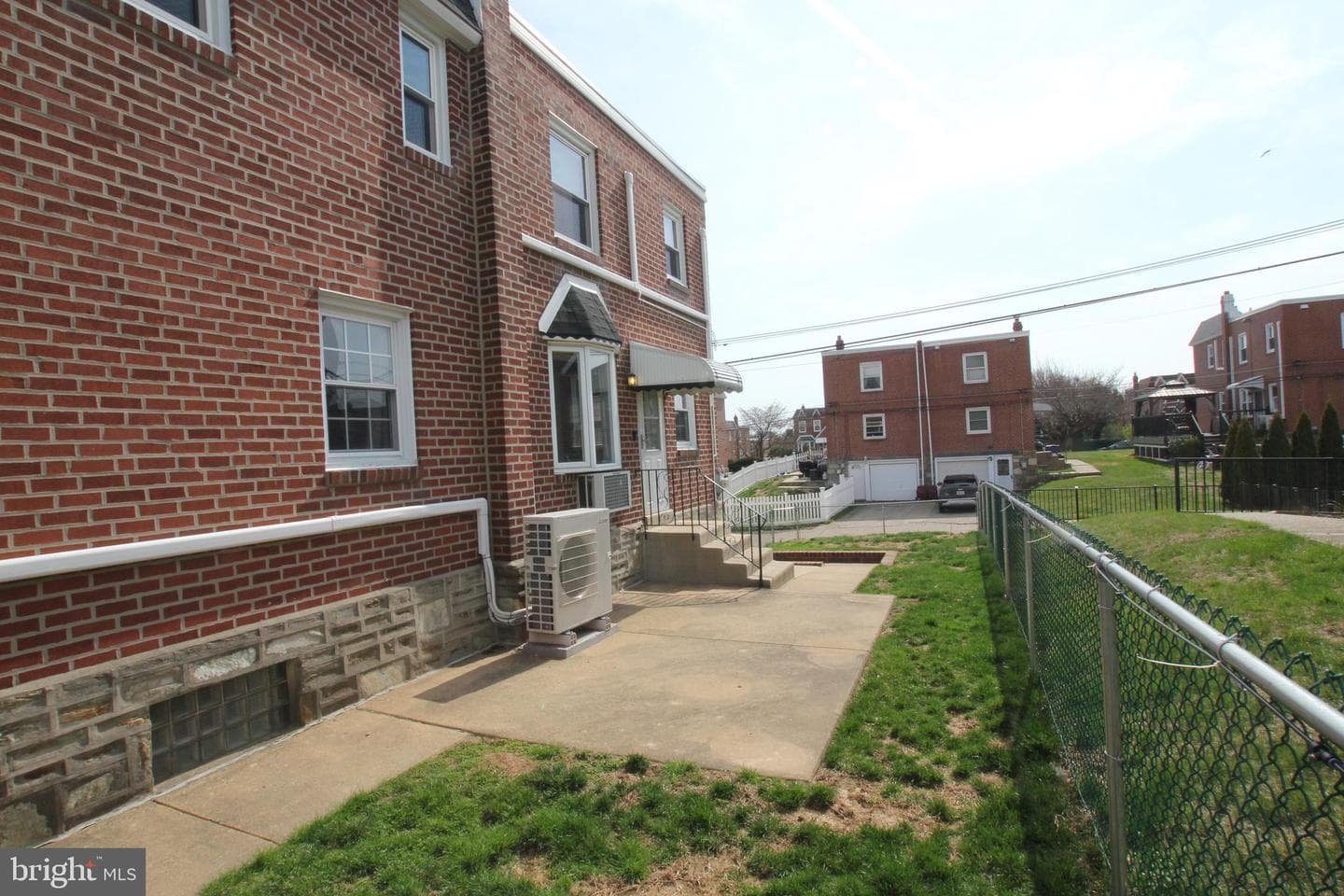 840 Bartlett Street photo 11