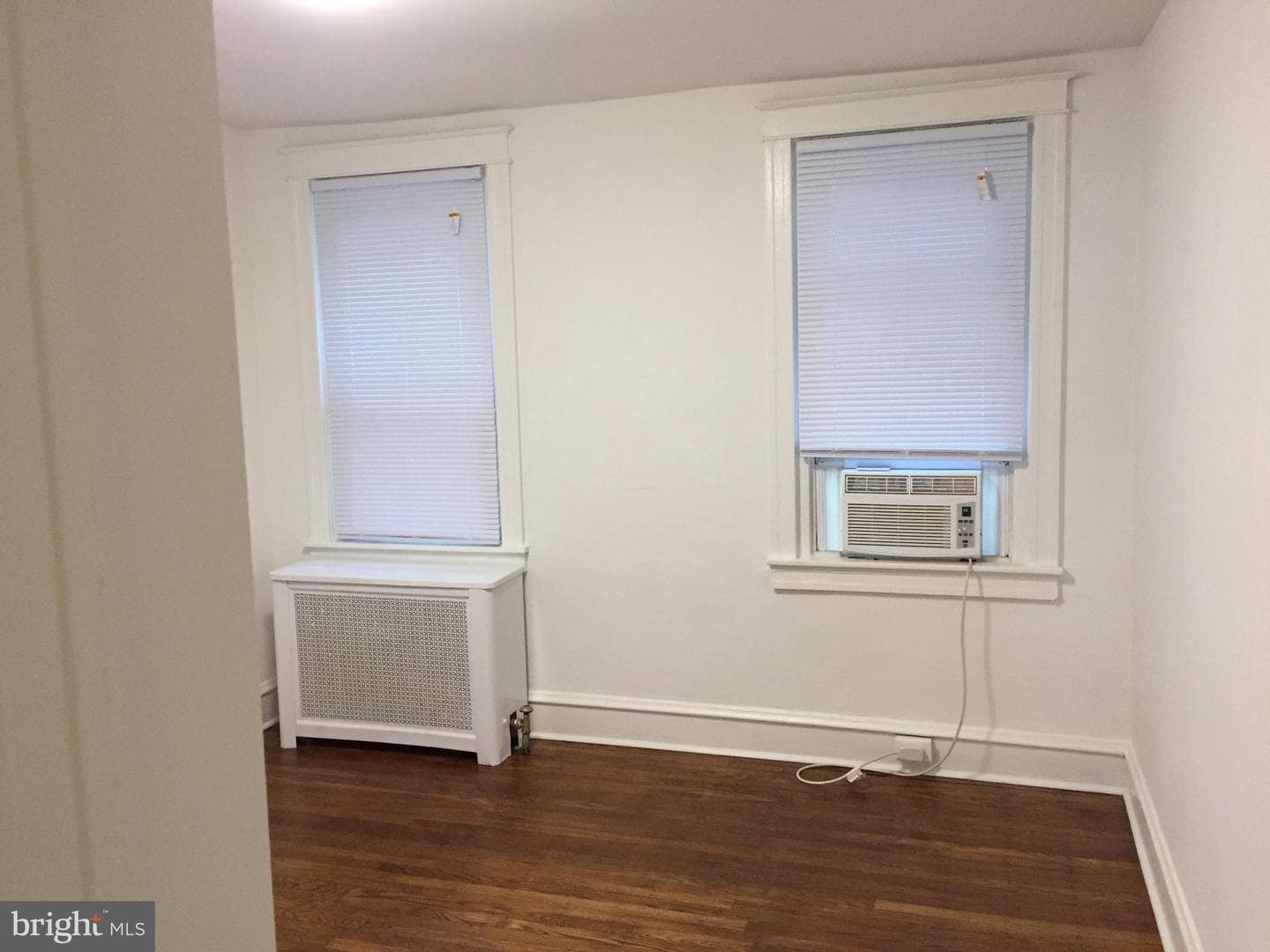 5851 Woodcrest Avenue photo 9