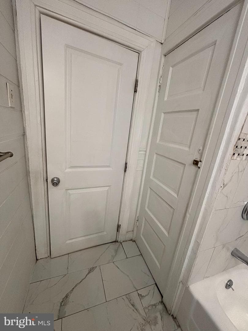 441 W Raymond Street photo 18