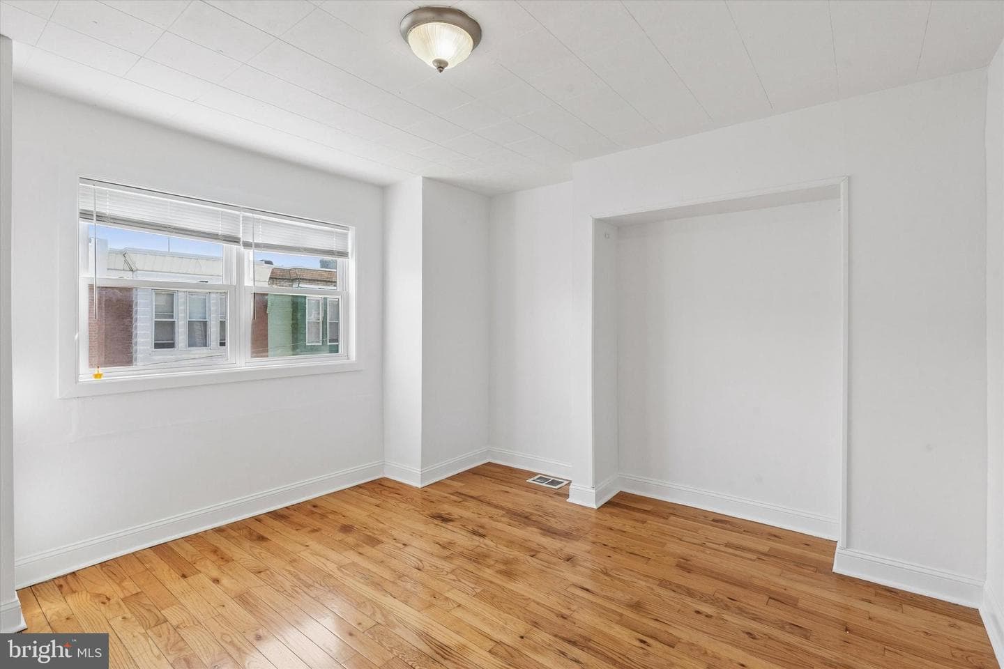 2080 E Victoria Street photo 14