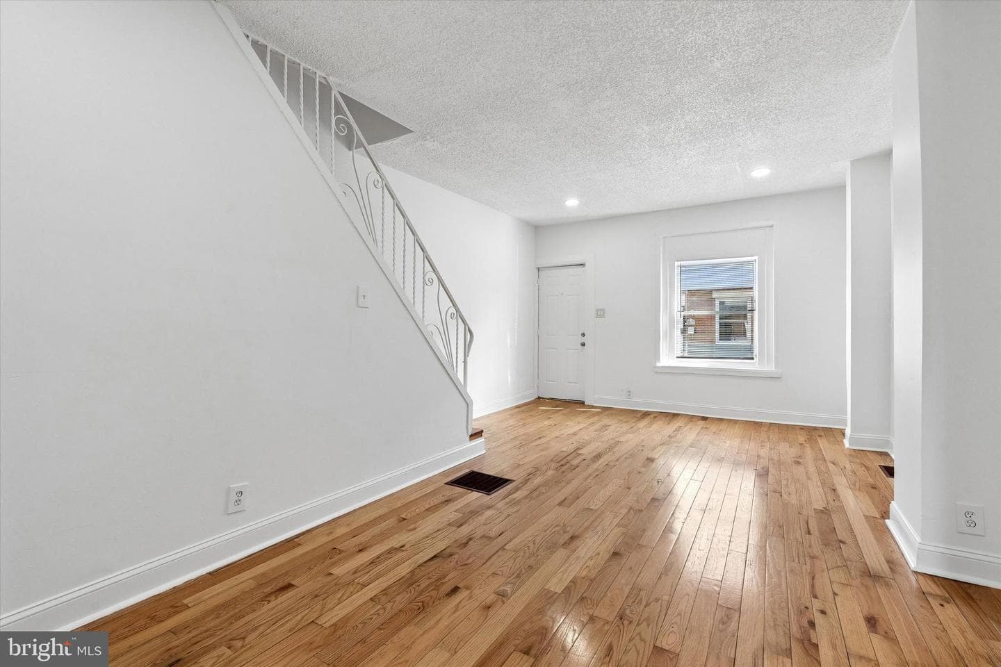 2080 E Victoria Street photo 5