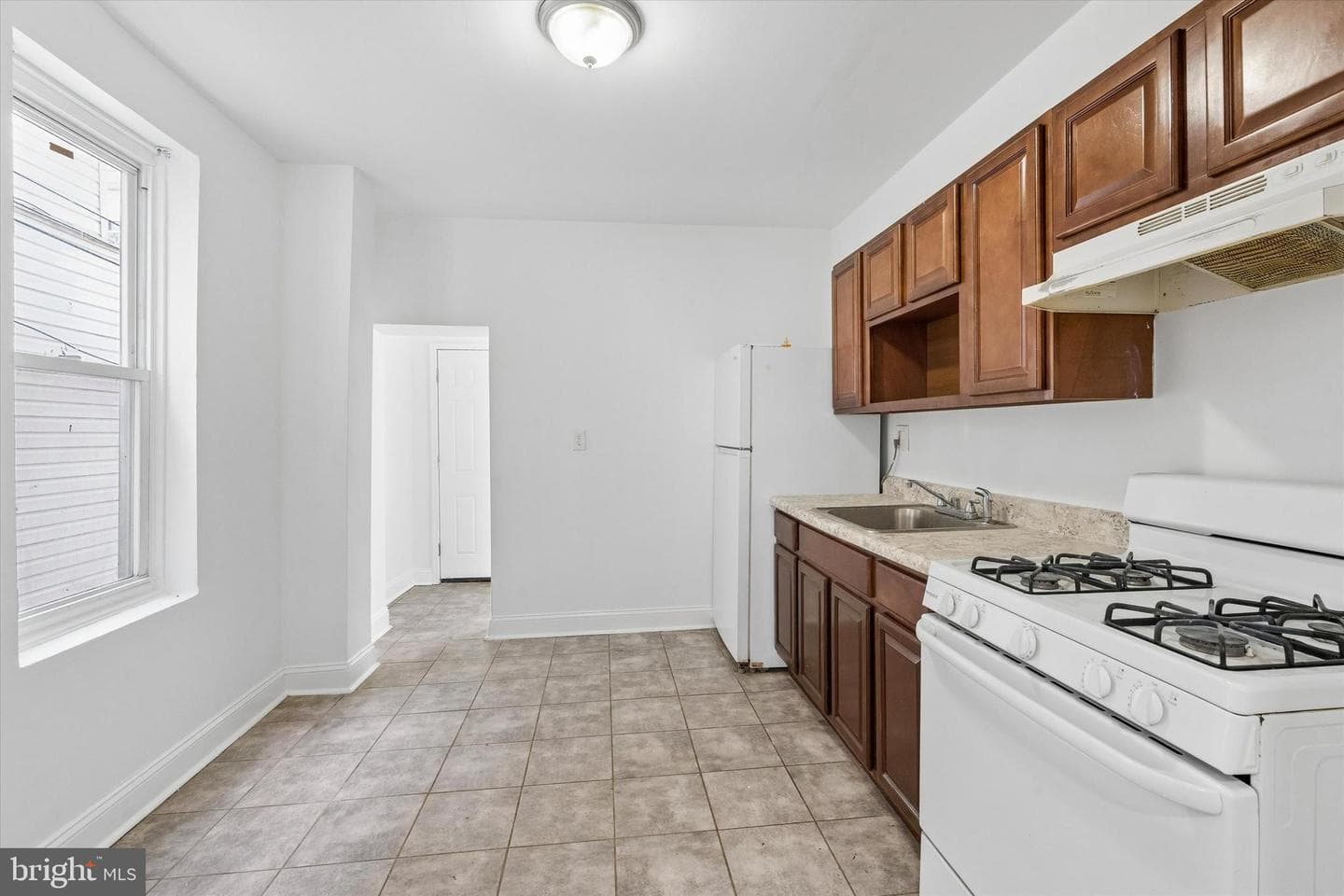 2080 E Victoria Street photo 6