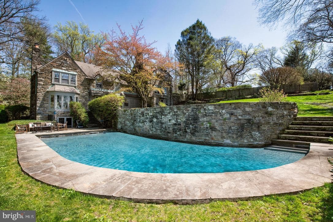 8830 Towanda Street/ Aka 505 W.Chestnut Hill Avenue