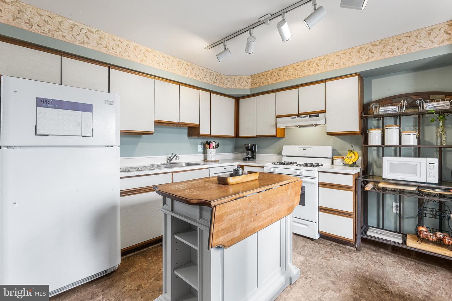 9019 Ayrdale Crescent #48a photo 9