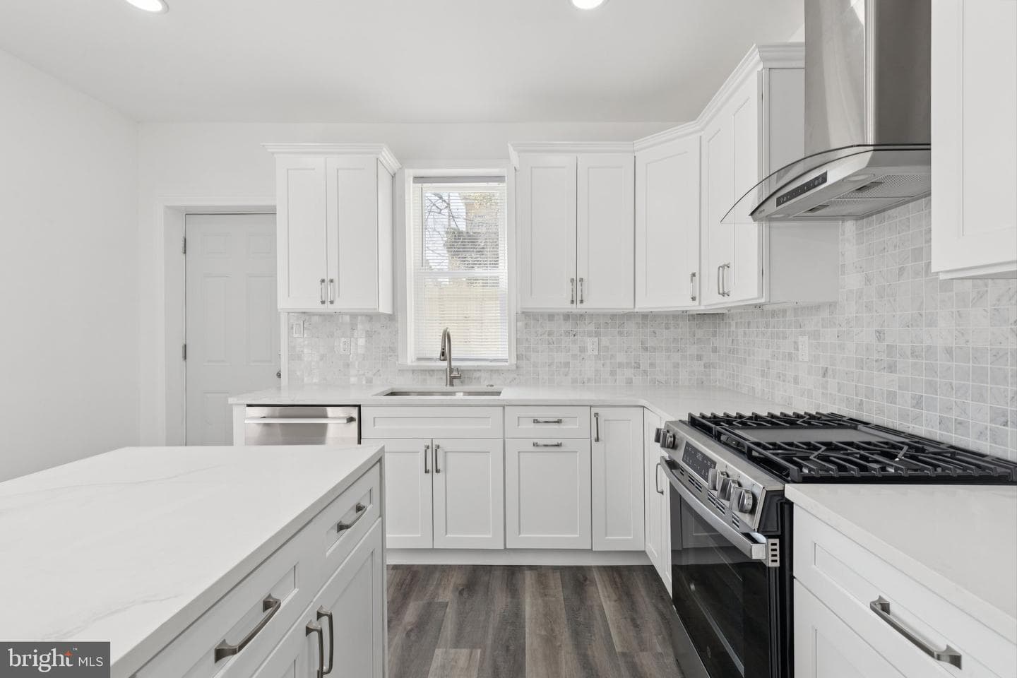 5914 N Norwood Street photo 16