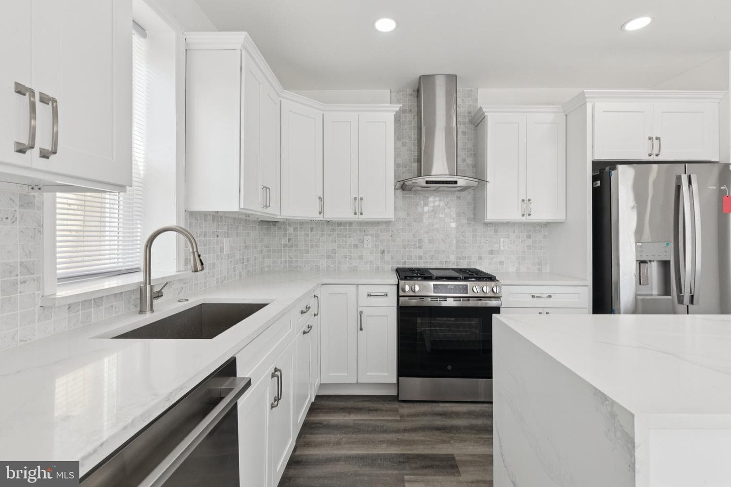 5914 N Norwood Street photo 17