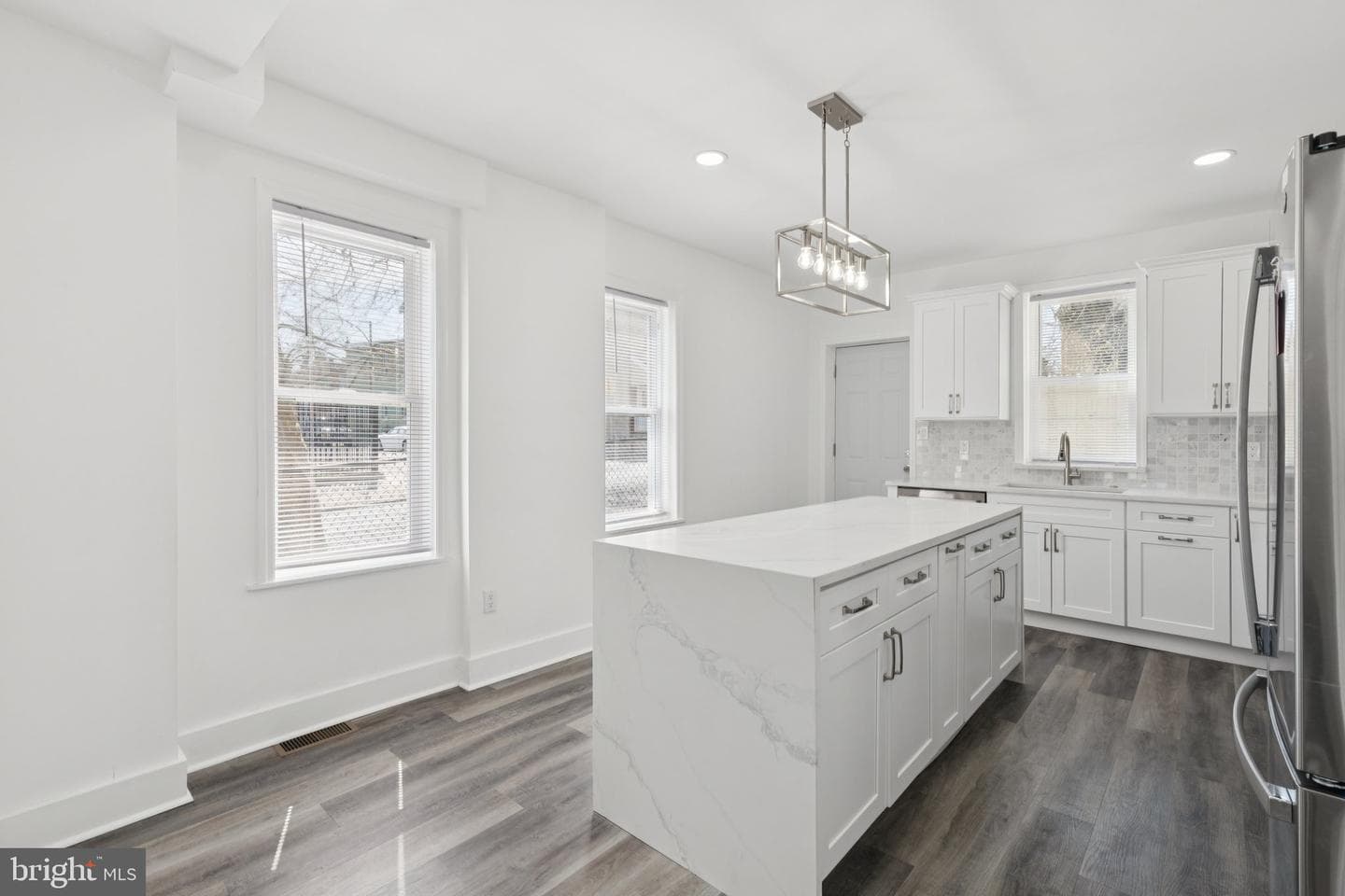 5914 N Norwood Street photo 21
