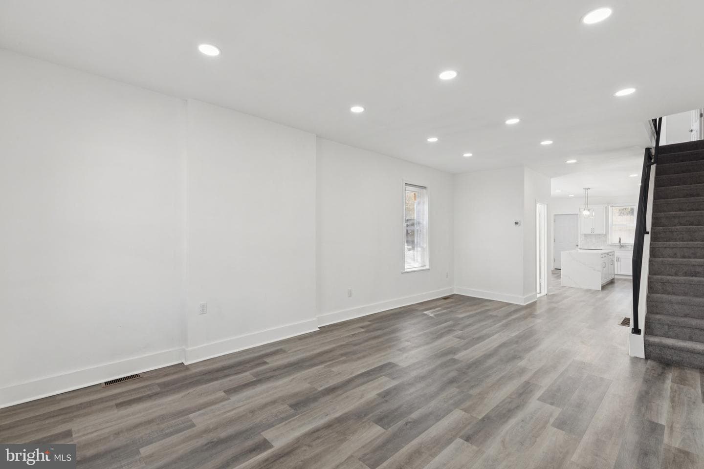5914 N Norwood Street photo 25