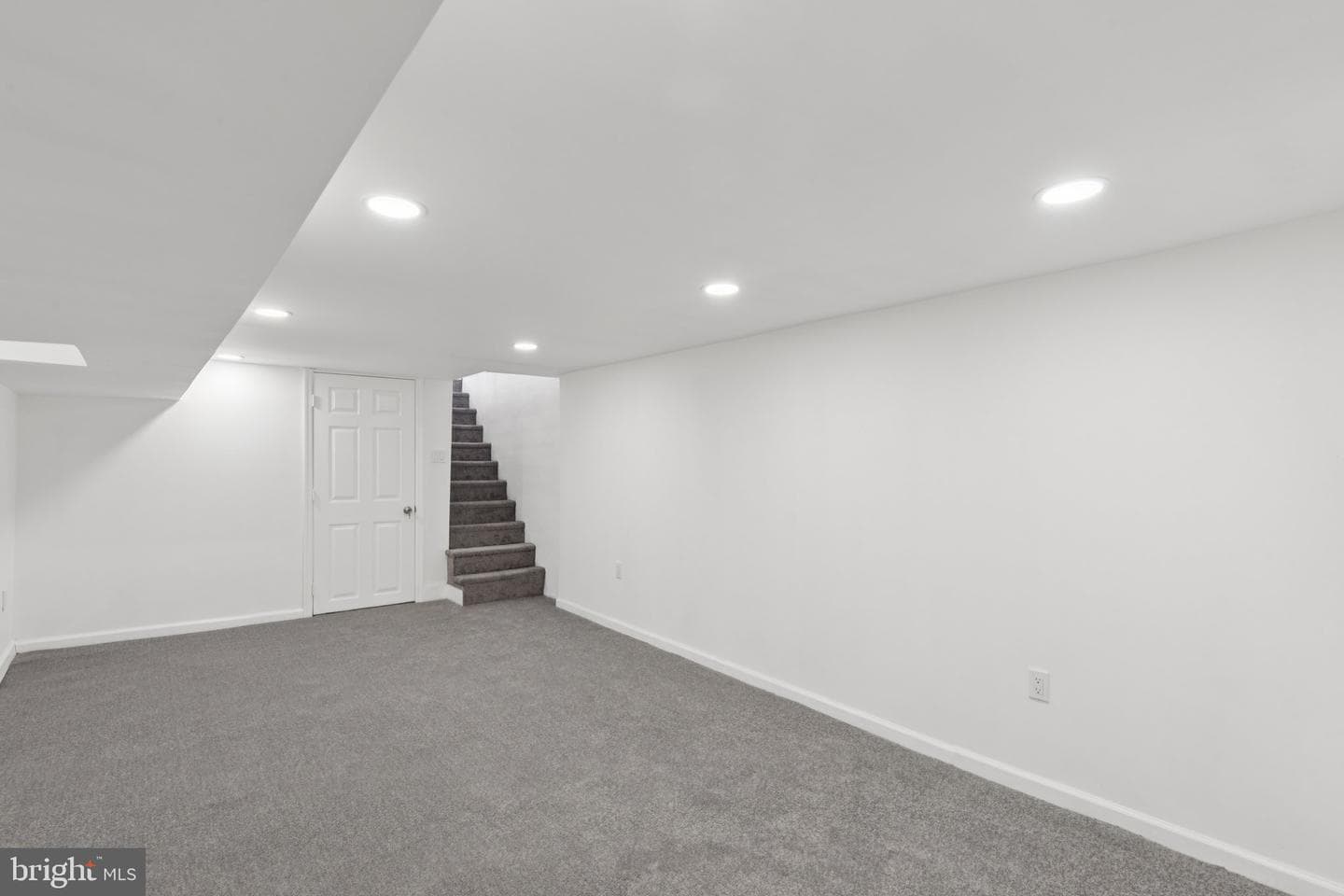 5914 N Norwood Street photo 27