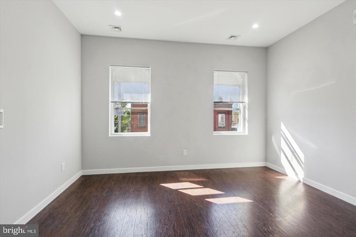 2709 W Glenwood Avenue photo 13