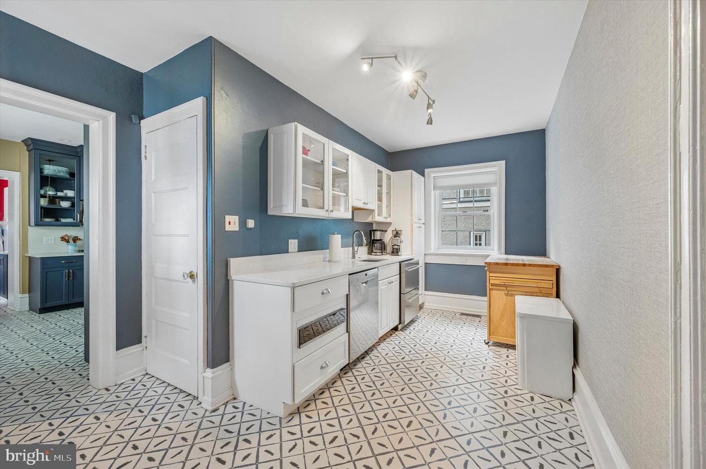 6482 Sherwood Road photo 13