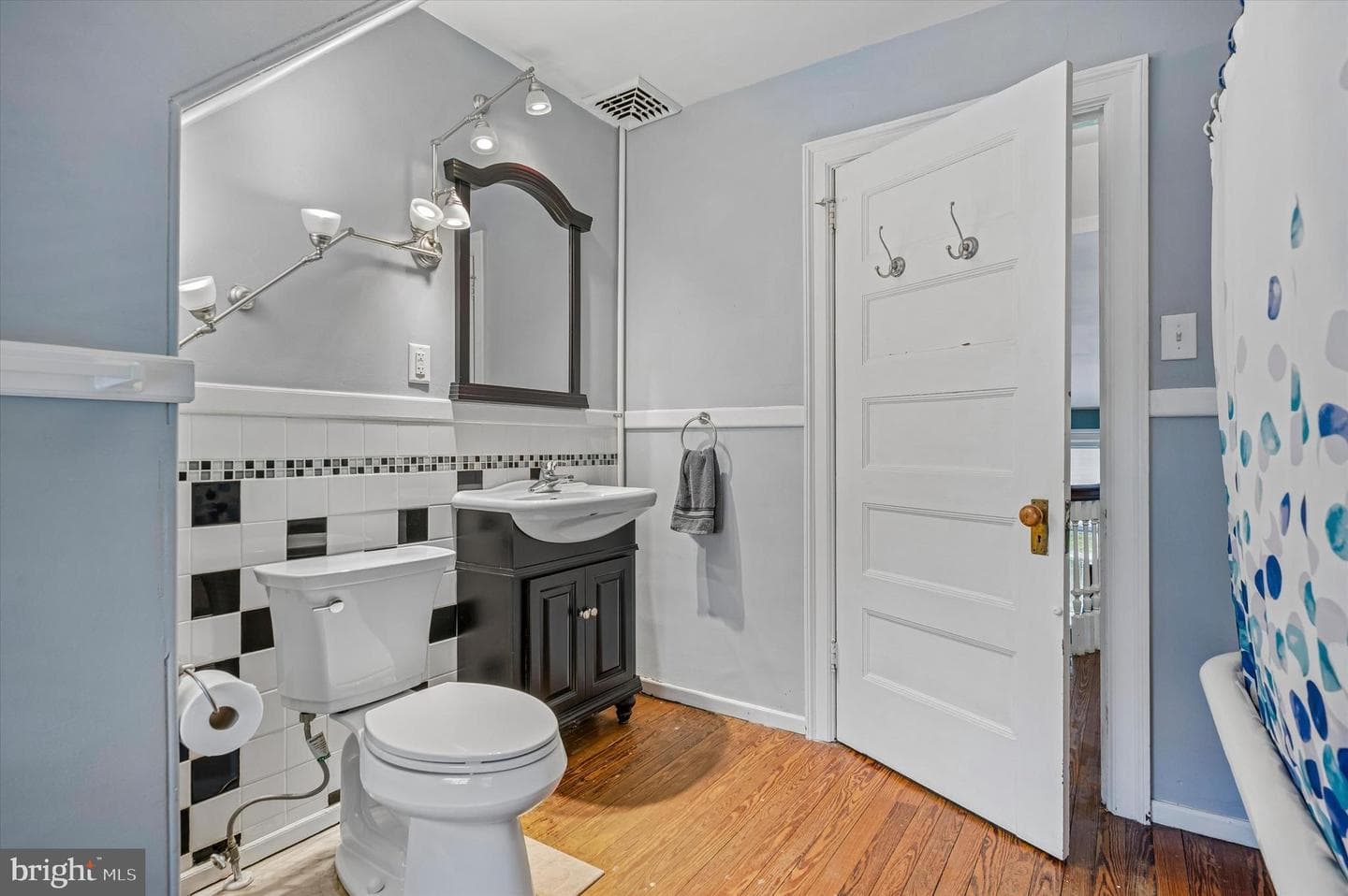 6482 Sherwood Road photo 38