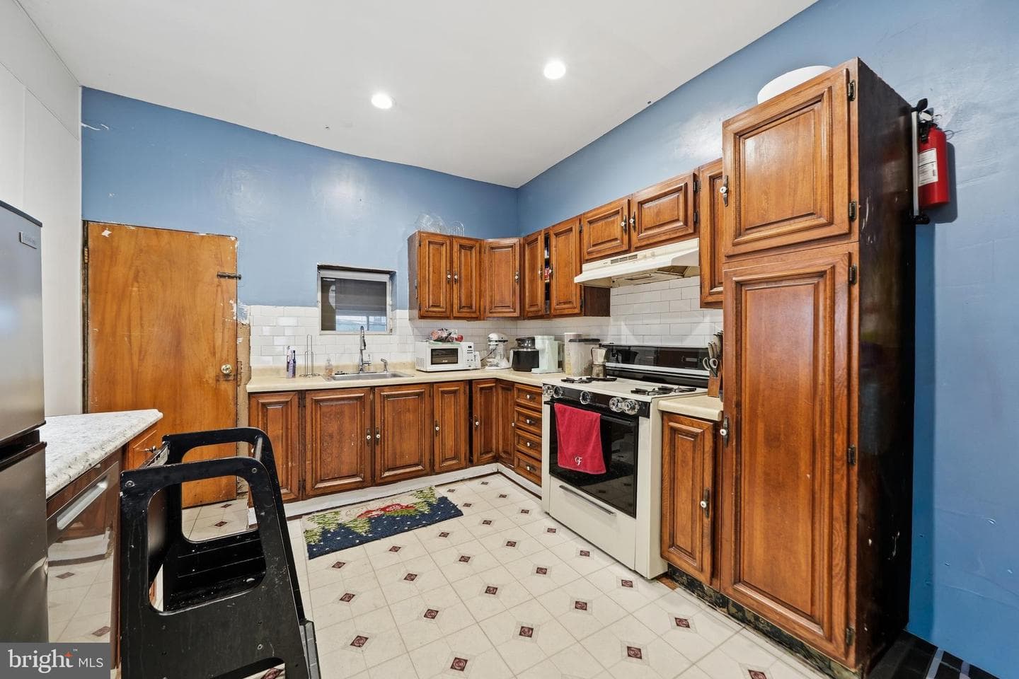 807 Cameron Street photo 5