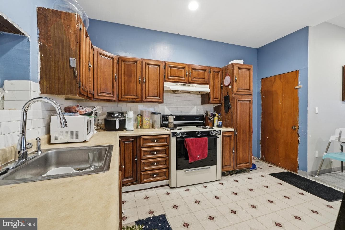 807 Cameron Street photo 7
