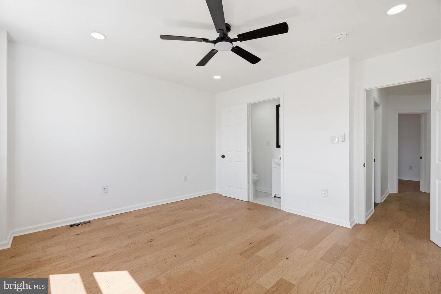 1757 Mohican Street photo 33