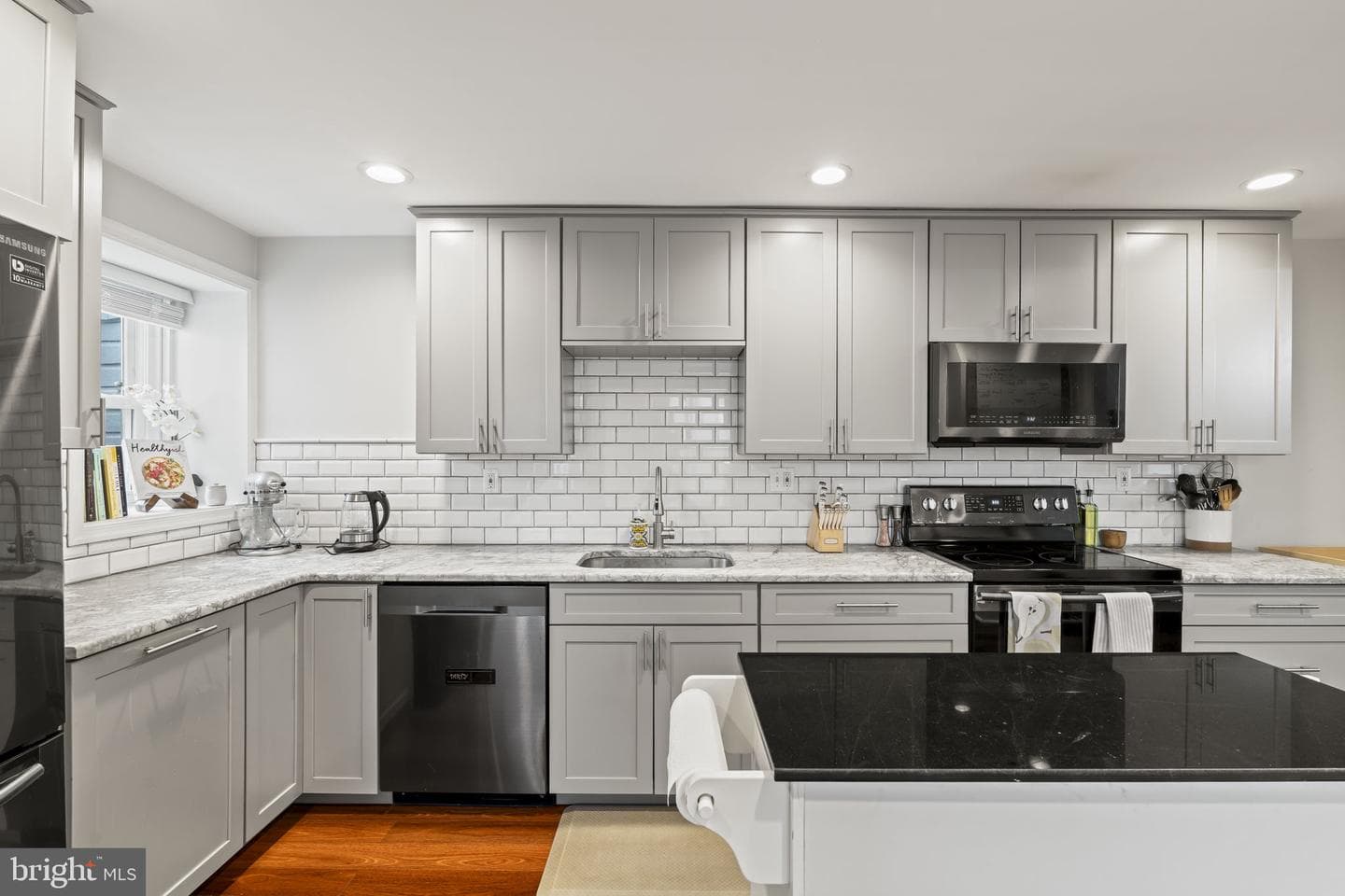 454 Lyceum Avenue photo 11