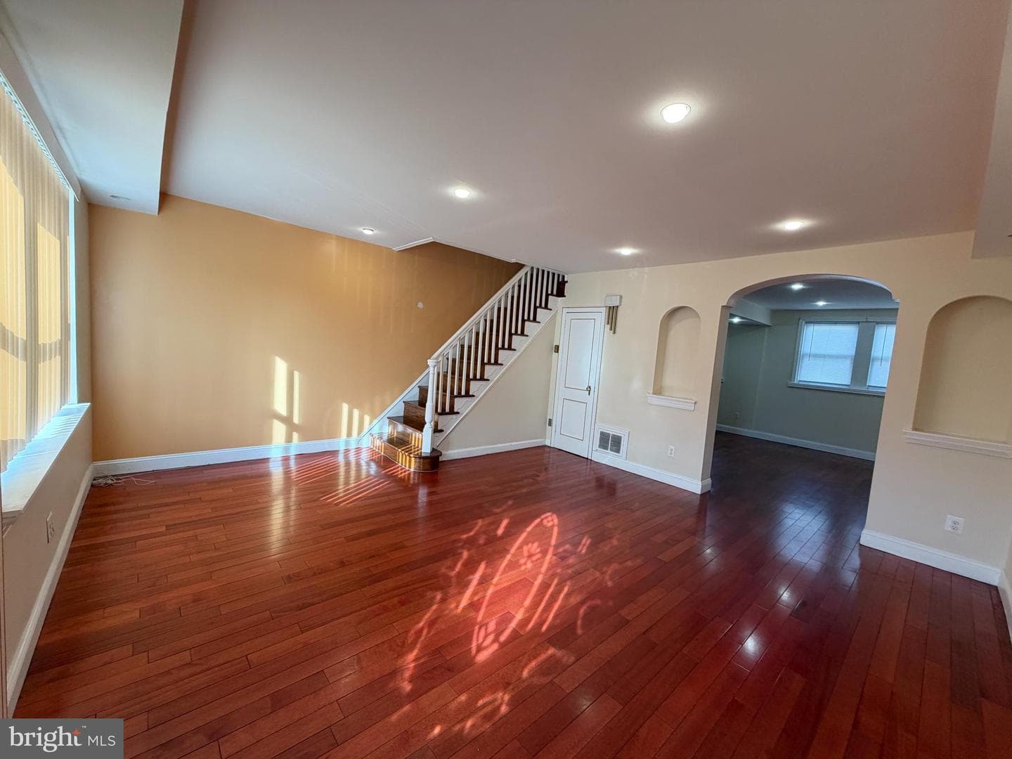 6735 Grovers Ave photo 7