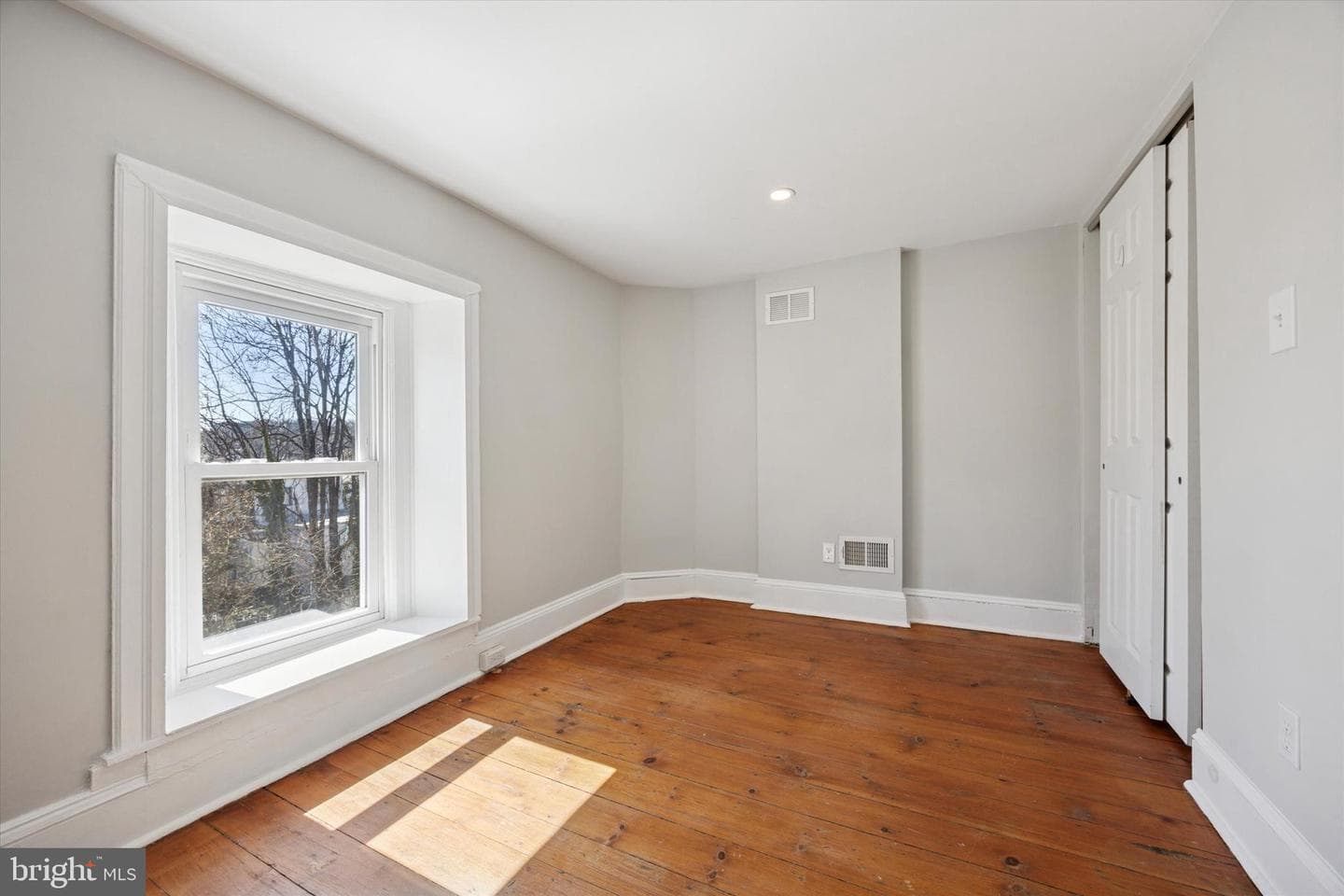 135 East Street photo 18