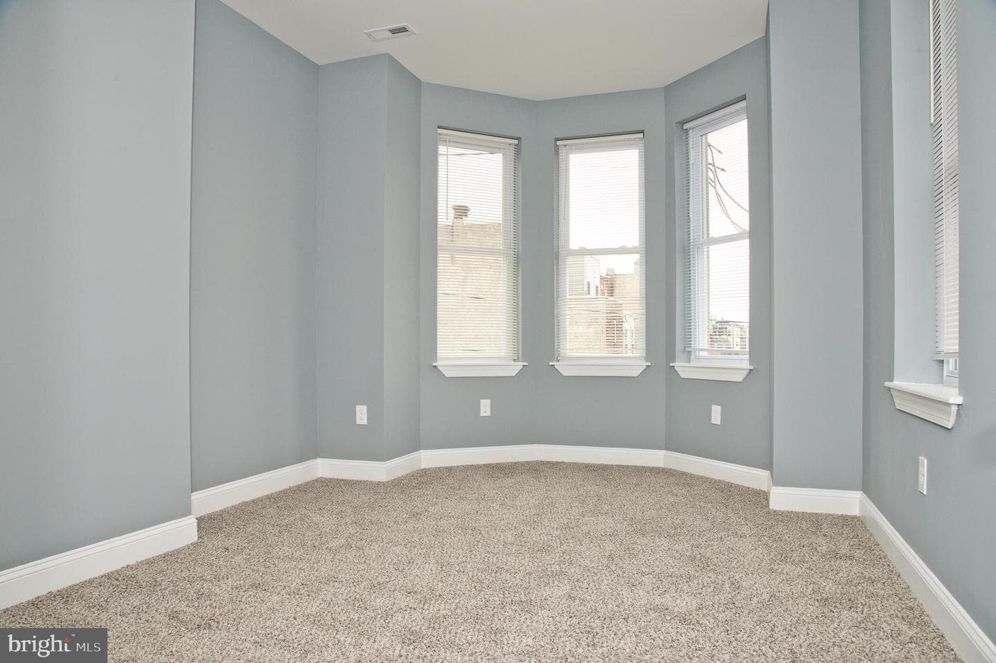 3137 Clifford Street photo 25