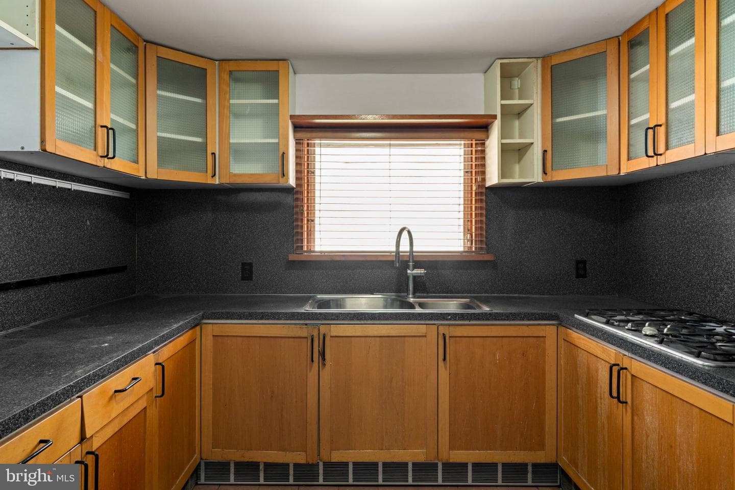3633 Warren Street photo 17