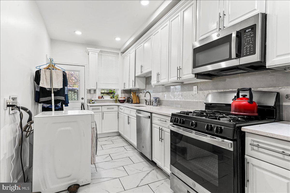 5451 Pine Street photo 4