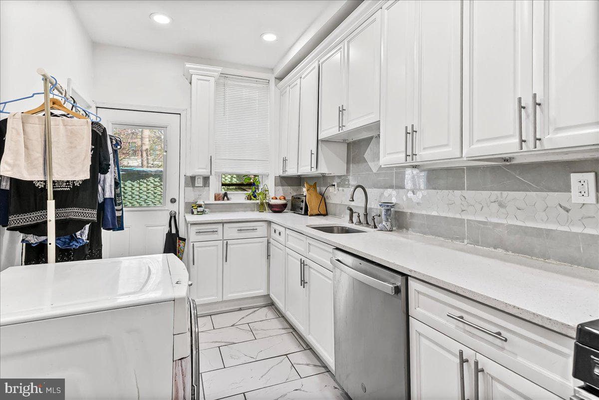 5451 Pine Street photo 5