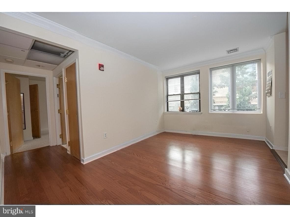 1939 Chestnut Street #2c photo 4