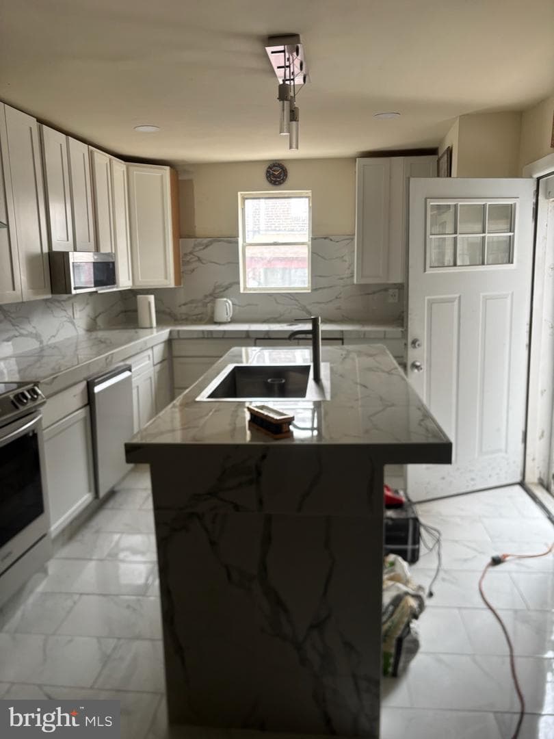 6414 Chelwynde Avenue photo 3