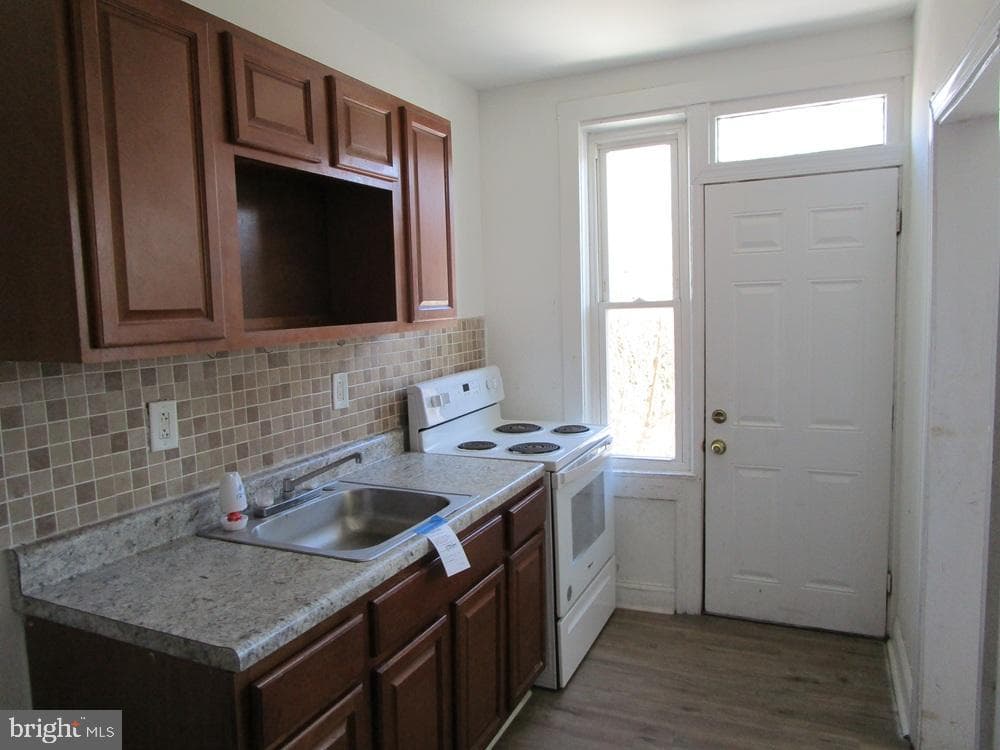 2651 S Lloyd Street photo 5