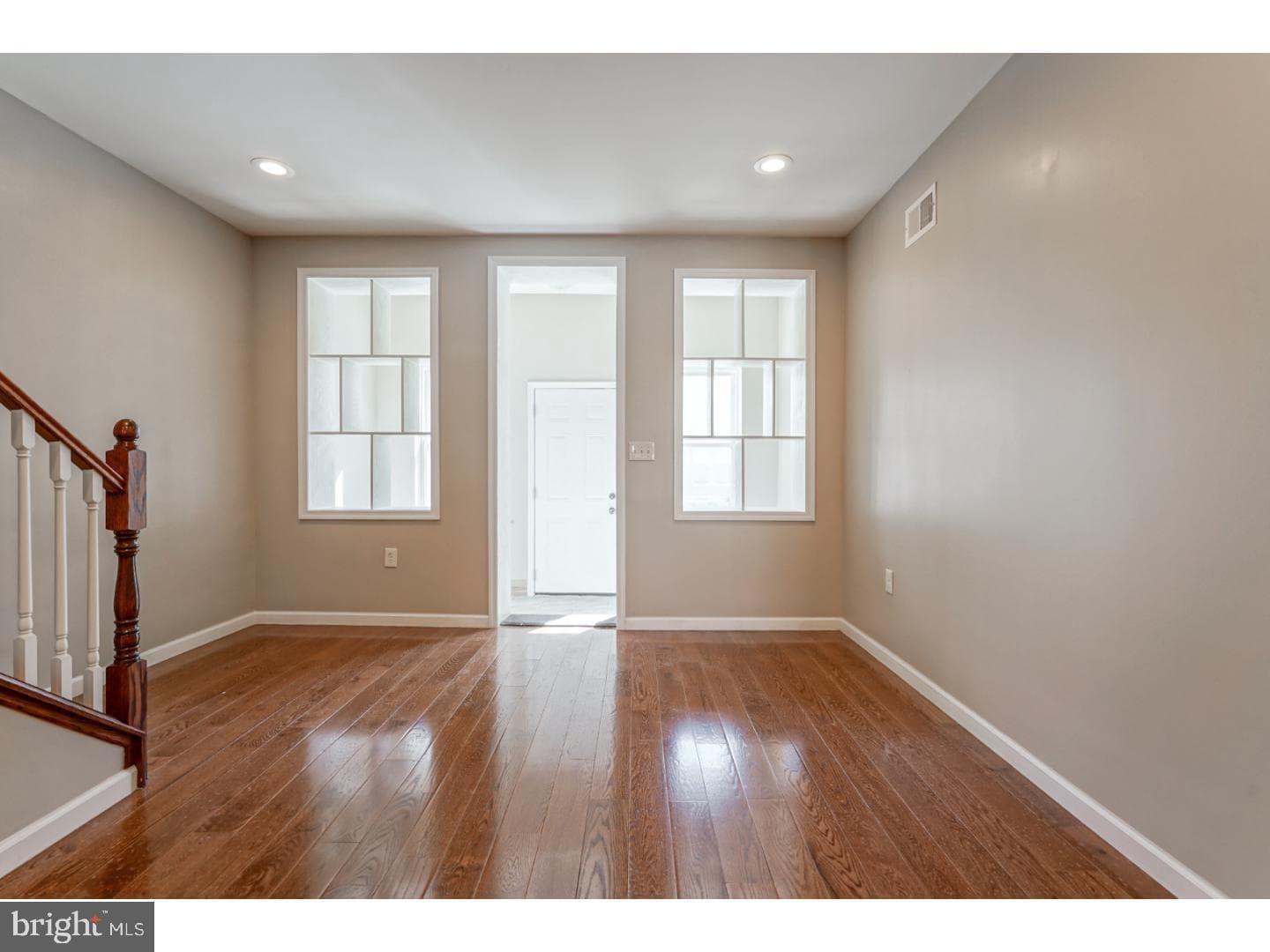 2118 S Lambert Street photo 5