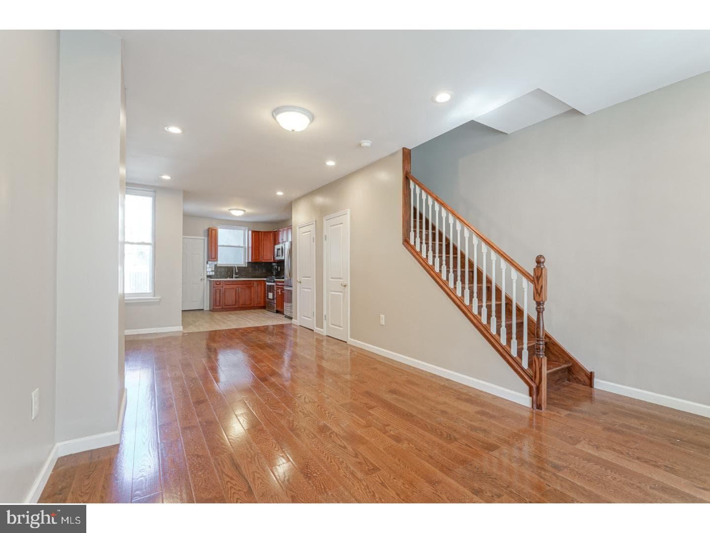 2118 S Lambert Street photo 9