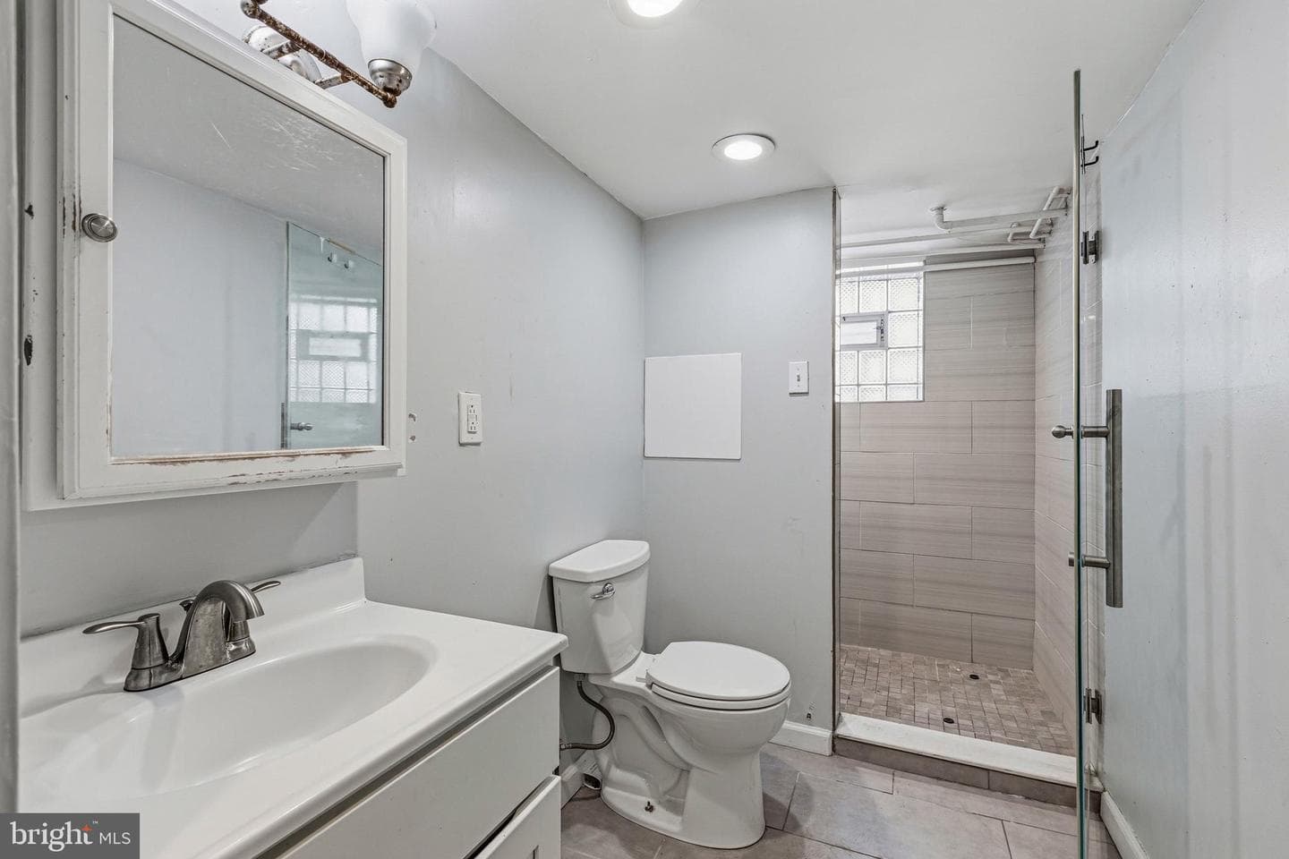 330 E Elwood Street photo 17