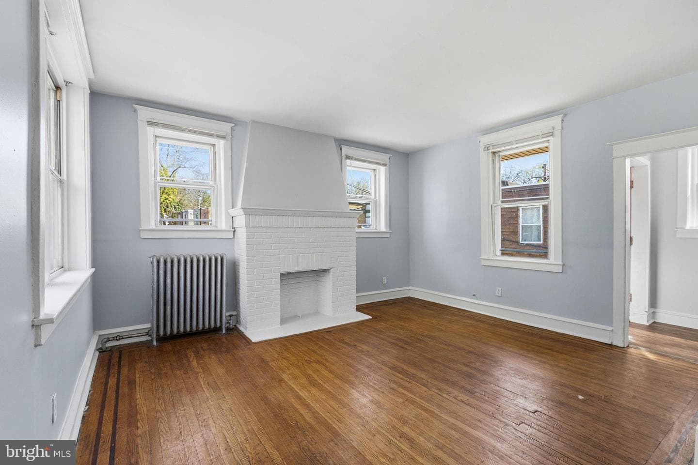 330 E Elwood Street photo 4