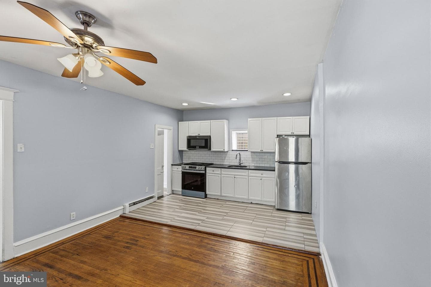 330 E Elwood Street photo 7