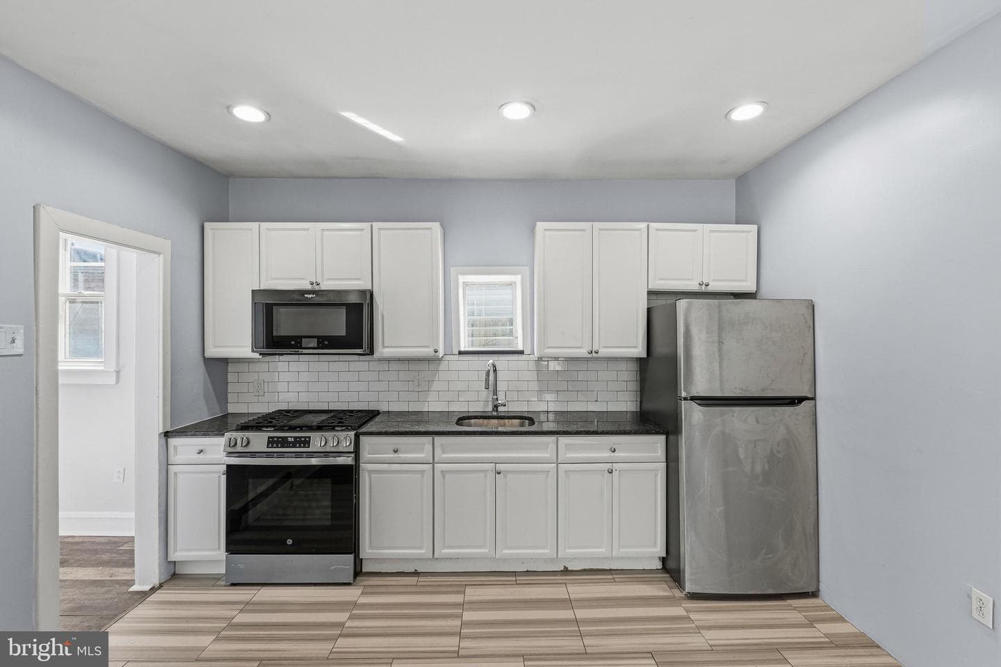 330 E Elwood Street photo 8