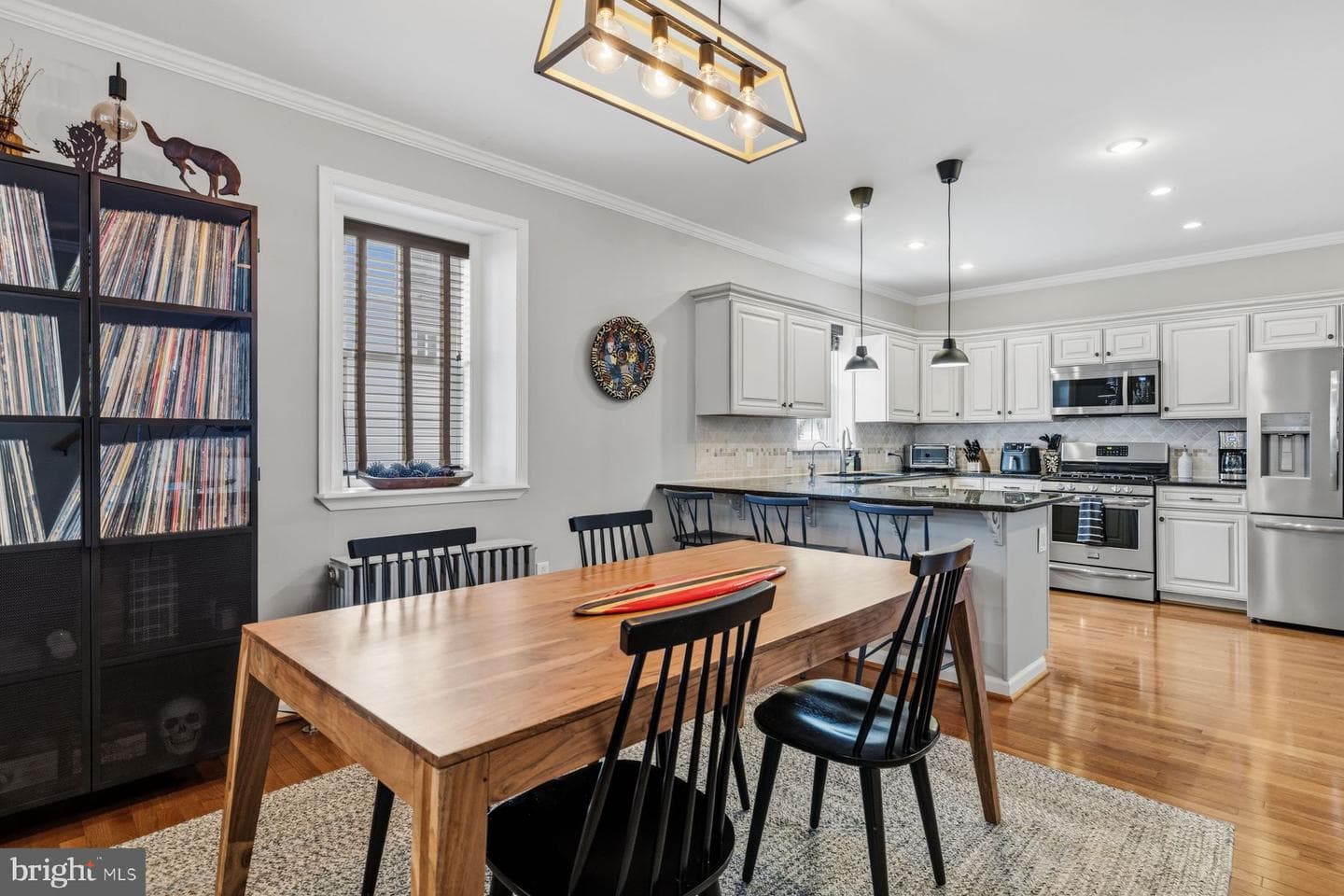 210 E Evergreen Avenue photo 3