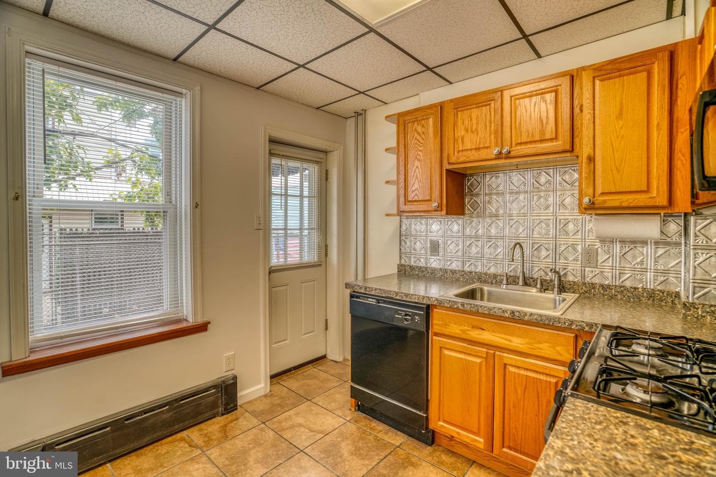 3271 Edgemont Street photo 9