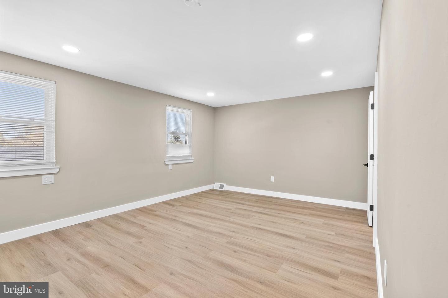 10755 Jeanes Street photo 14
