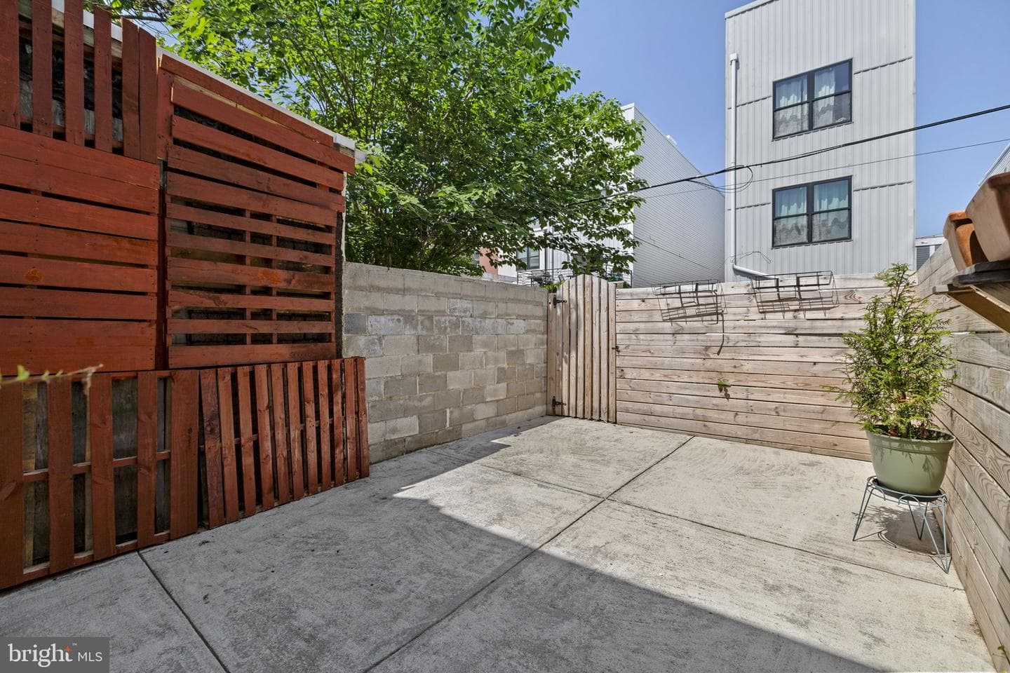 1214 N Lecount Street photo 15